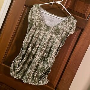 Liz Lange Maternity L ruched top w/ braided sides green/gray/cream abstract